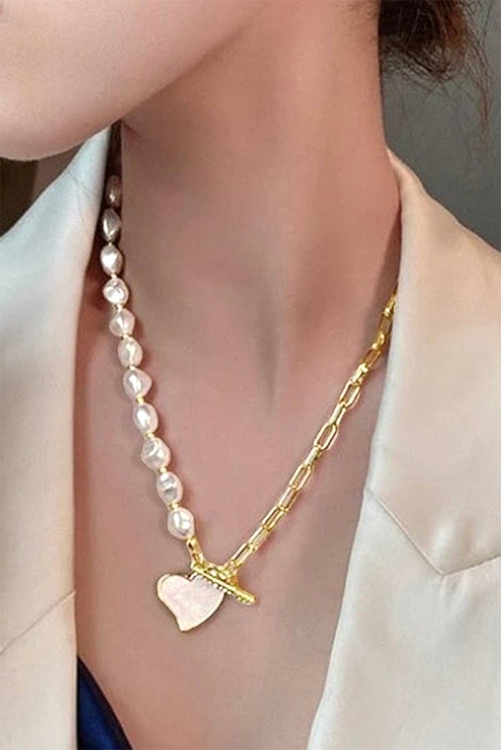 Gold Heart Shape Pendant Rhinestone Decor Pearl Chain Necklace: Gold / Alloy / ONE SIZE