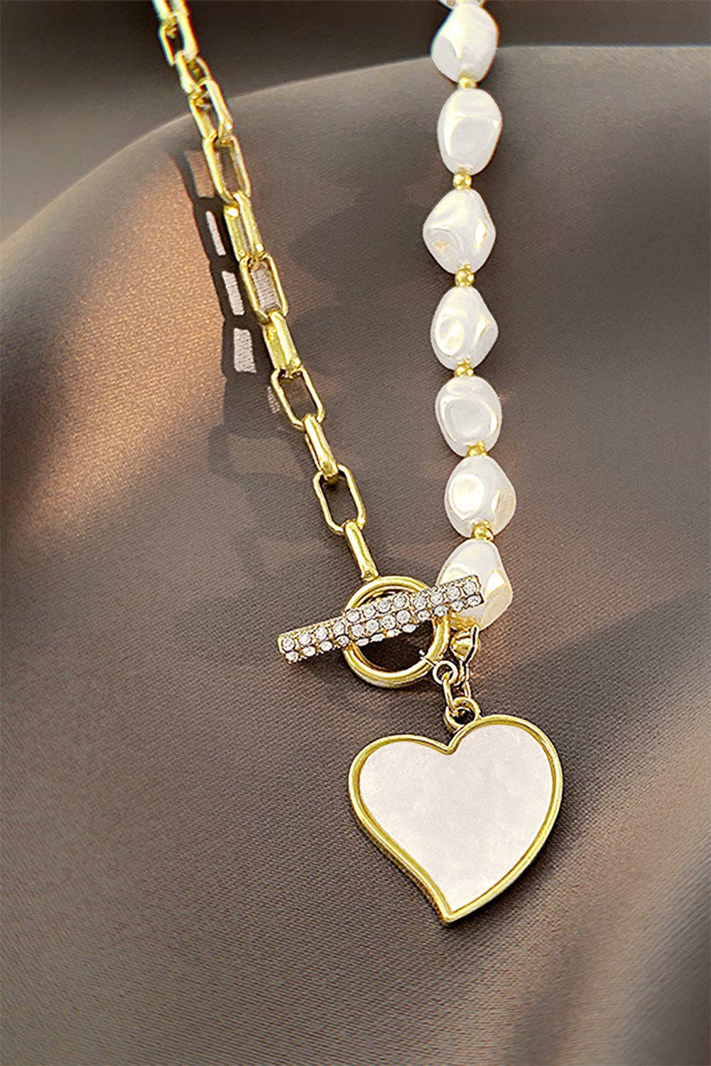 Gold Heart Shape Pendant Rhinestone Decor Pearl Chain Necklace: Gold / Alloy / ONE SIZE