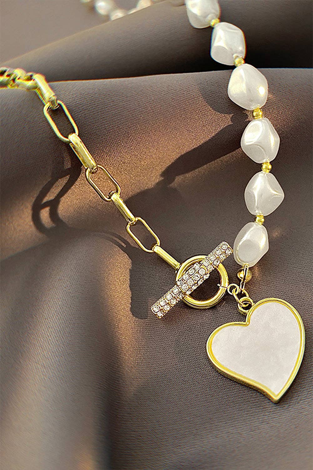 Gold Heart Shape Pendant Rhinestone Decor Pearl Chain Necklace: Gold / Alloy / ONE SIZE