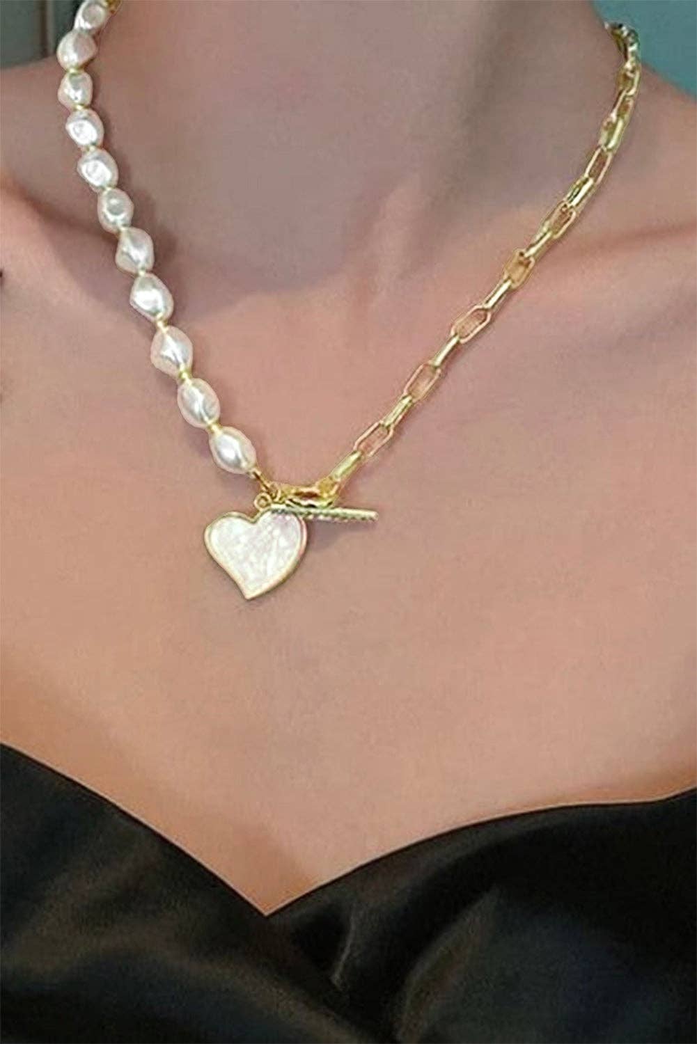 Gold Heart Shape Pendant Rhinestone Decor Pearl Chain Necklace: Gold / Alloy / ONE SIZE