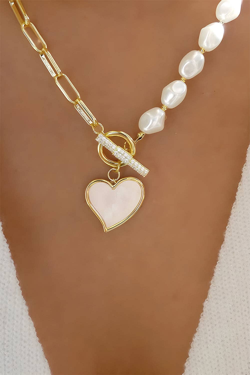 Gold Heart Shape Pendant Rhinestone Decor Pearl Chain Necklace: Gold / Alloy / ONE SIZE